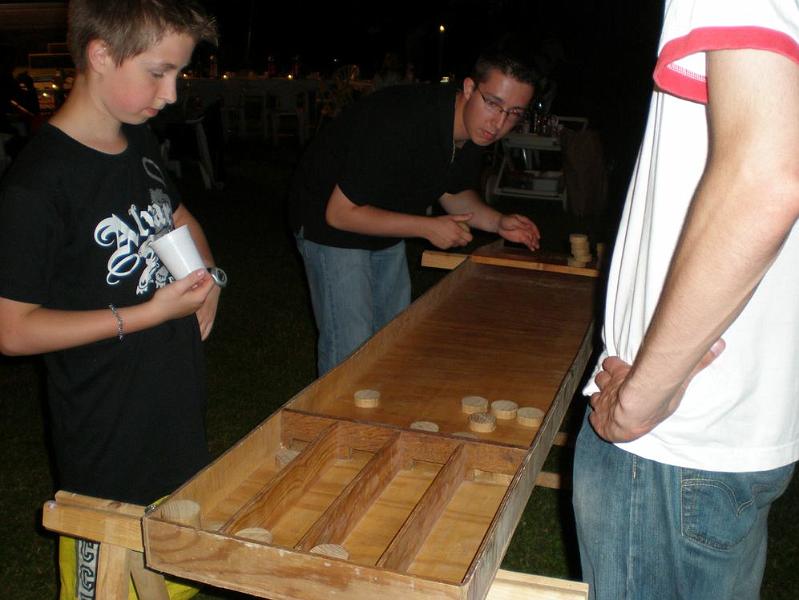 Julien au jeu du palet.JPG